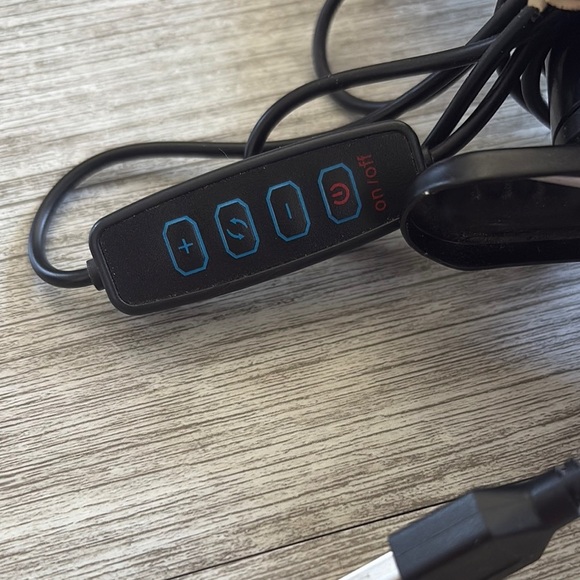 6” LED ring light with clamp and remote attached. usb port. - Picture 3 of 6